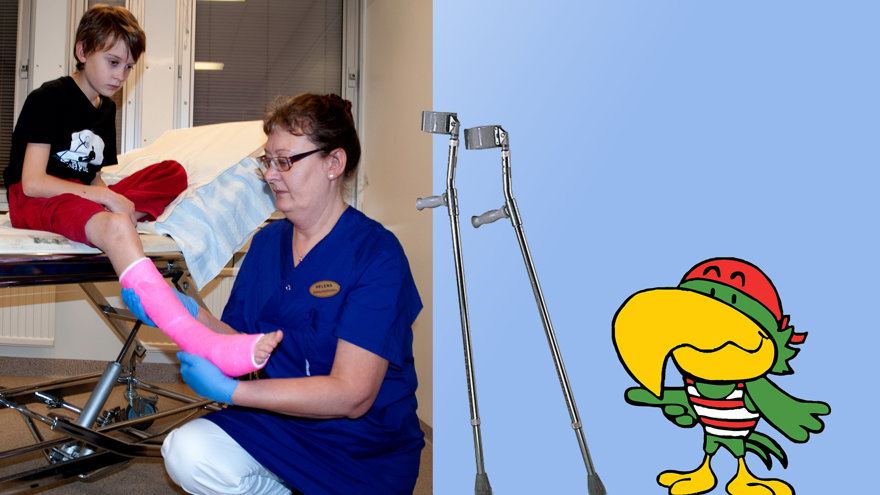 En sjuksköterska håller i ett bengips