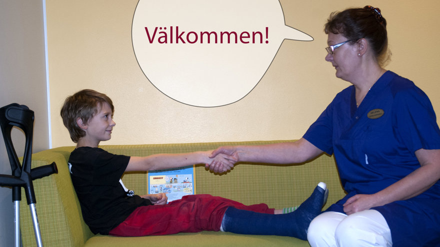 En sjuksköterska hälsar