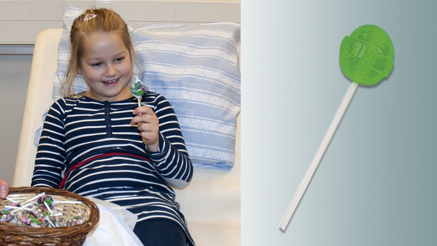 Ett barn med godisklubba