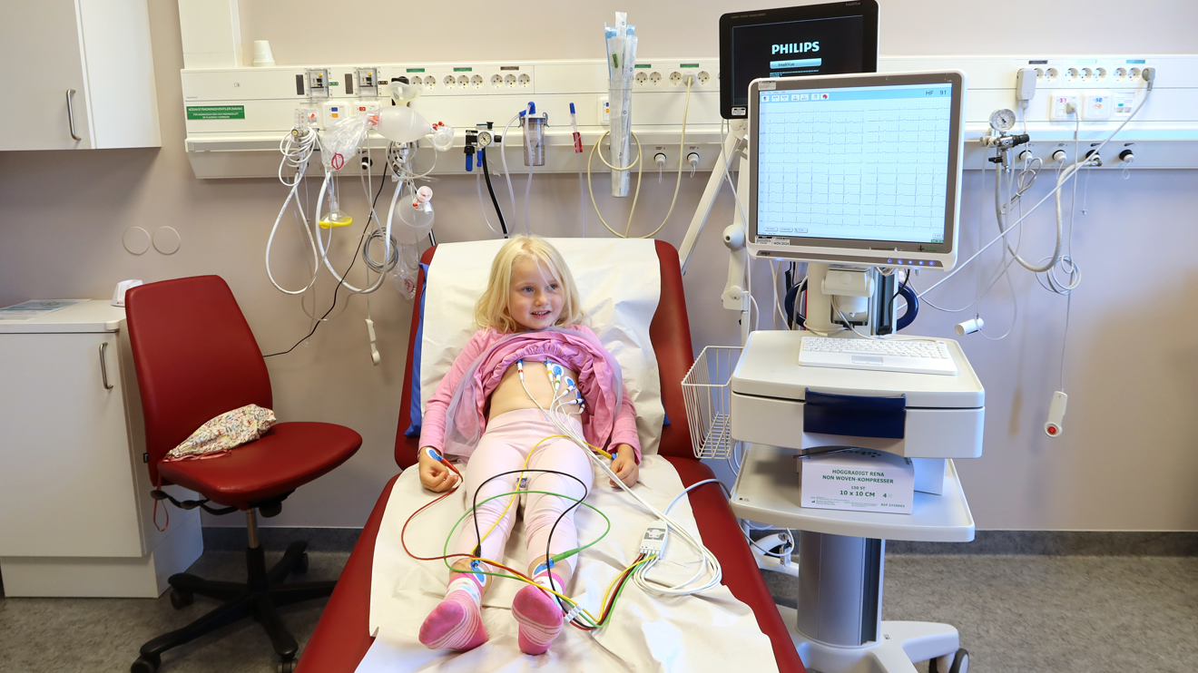 Ett barn tar EKG
