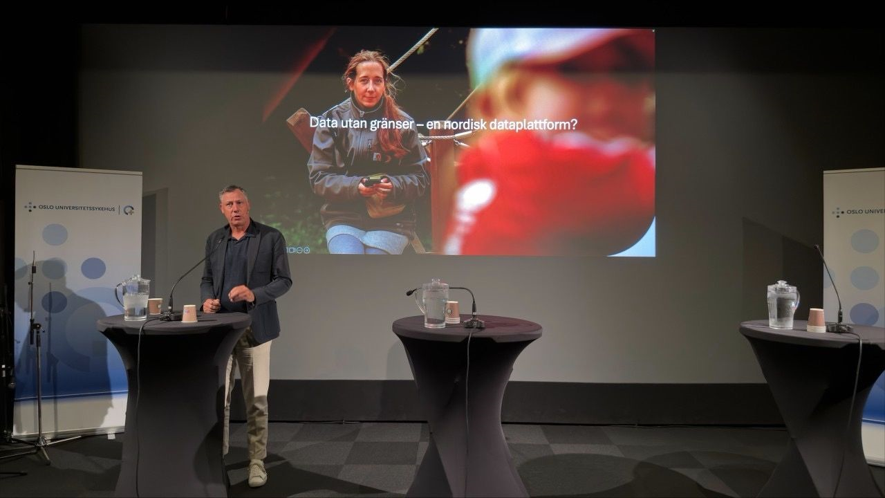 Boubou Hallberg på scen.